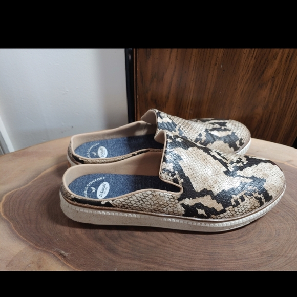 Dr. Scholl's Slip-On Sandals - Snake Print - Size 7.5 - Picture 3 of 7